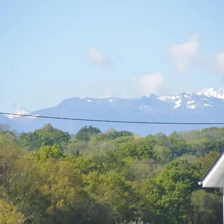 Aux Pieds Des Pyrenees Vakantiehuis Azereix